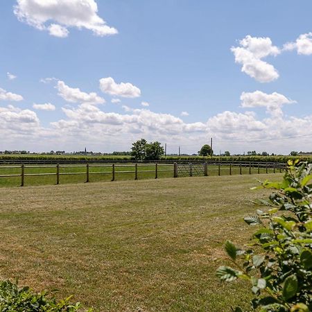 Logis Esprit - A Peaceful Holiday Home With Private Garden At "Houtheem" Farm Veurne Exterior photo