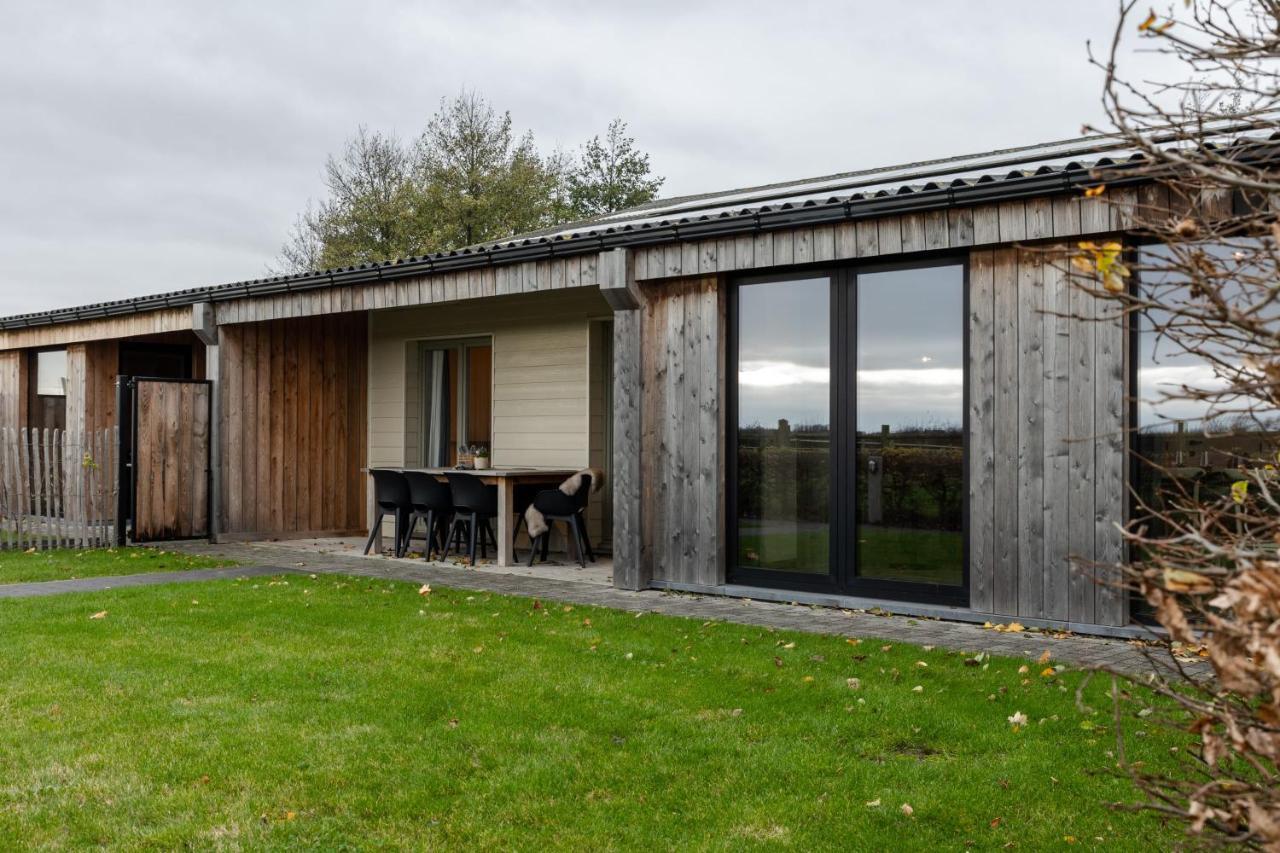 Logis Esprit - A Peaceful Holiday Home With Private Garden At "Houtheem" Farm Veurne Exterior photo