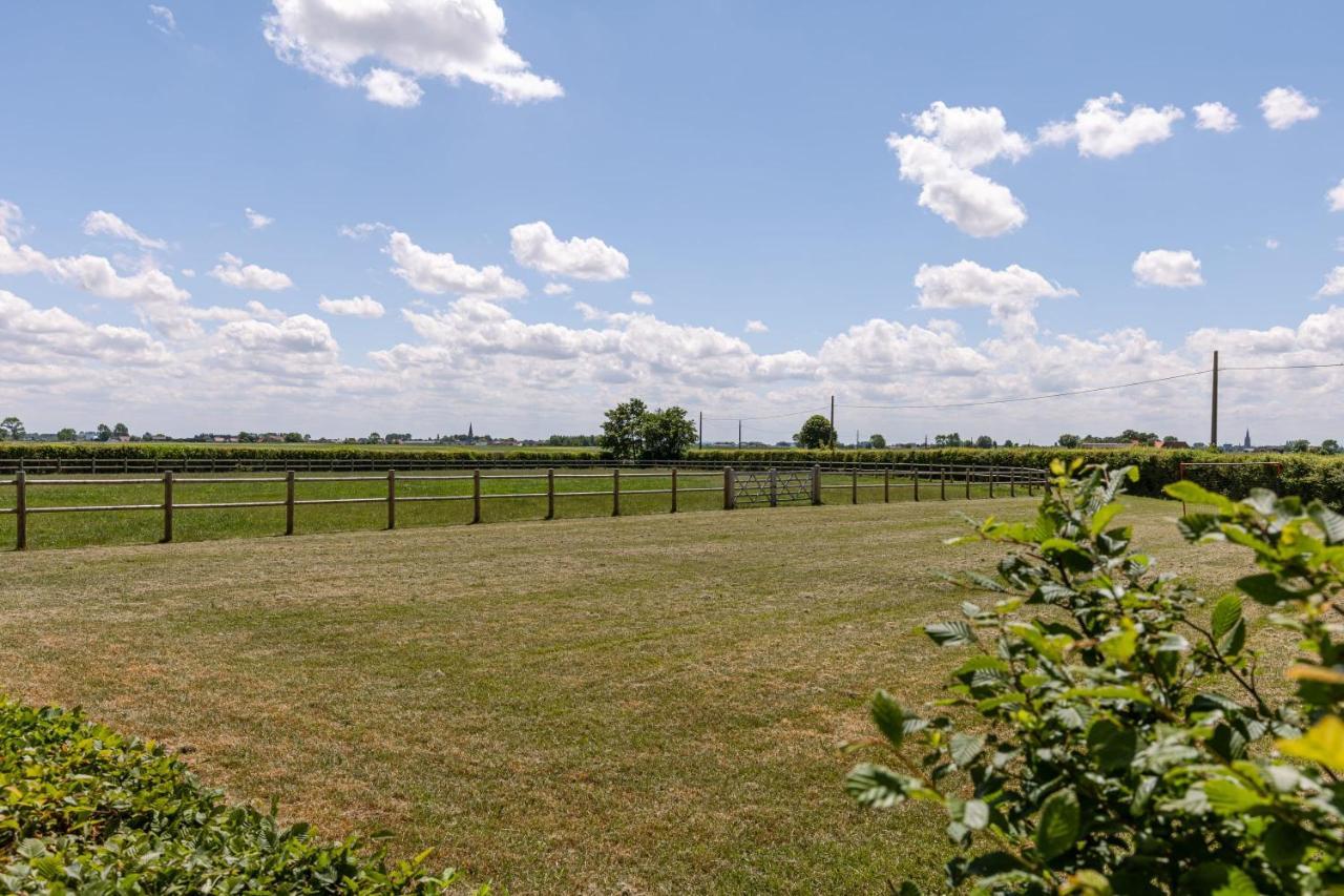 Logis Esprit - A Peaceful Holiday Home With Private Garden At "Houtheem" Farm Veurne Exterior photo